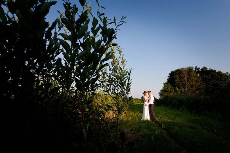 zdjecia slubne zywiec, romantyczny plener slubny, fotograf slubny bielsko, plener slubny w lesie slask, sesja slubna w lesie slask, plener slubny las slask, sesja slubna nad jeziorem slask, fotografia slubna slask, zdjecia slubne slask, fotografia slubna katowice, zdjecia slubne katowice, romantyczna sesja slubna slask, zdjecia slubne bielsko, fotografia slubna bielsko, oryginalny plener slubny, oryginalna sesja slubna, www.magiaobrazu.com, Anna i Jacek Bieniek,