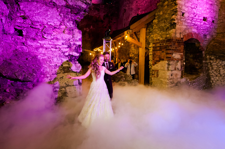 slub w ogrodziencu, wesele w ogrodziencu, wesele na zamku slask, slub na zamku, wyjatkowy slub, oryginalne miejsce na slub slask, magia obrazu, ceremonia slubna w plenerze slask, slub w plenerze slask, organizacja slubu czyni cuda, zdjecia slubne bielsko, fotograf slubny bielsko, fotografia slubna cieszyn, www.magiaobrazu.com, zdjecia slubne bielsko, fotografia slubna slask, zdjecia slubne zywiec, zdjecia slubne cieszyn, dwoch fotografow na slub, zdjecia slubne slask,