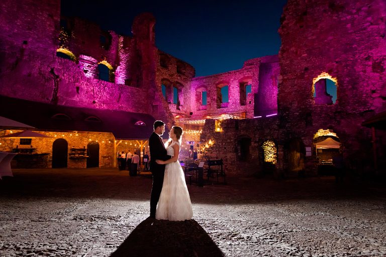 slub w ogrodziencu, wesele w ogrodziencu, wesele na zamku slask, slub na zamku, wyjatkowy slub, oryginalne miejsce na slub slask, magia obrazu, ceremonia slubna w plenerze slask, slub w plenerze slask, organizacja slubu czyni cuda, zdjecia slubne bielsko, fotograf slubny bielsko, fotografia slubna cieszyn, www.magiaobrazu.com, zdjecia slubne bielsko, fotografia slubna slask, zdjecia slubne zywiec, zdjecia slubne cieszyn, dwoch fotografow na slub, zdjecia slubne slask,