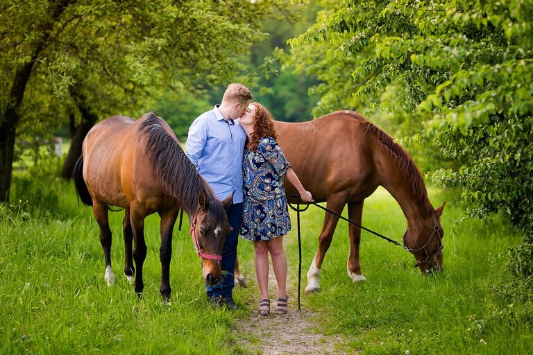 sesja narzeczenska pszczyna, sesja narzeczenska z koniami, plener z koniami, plener narzeczenski pszczyna, sesja narzeczenska w pszczynie, sesje narzeczenskie slask, zdjecia narzeczenskie slask, sesja zareczynowa slask, zdjecia zareczynowe slask, www.magiaobrazu.com, fotografia slubna slask, fotograf slubny krakow, zdjecia przedslubne slask, fotografia slubna slask, romantyczna sesja narzeczenska, engagement session, prewedding photosession,