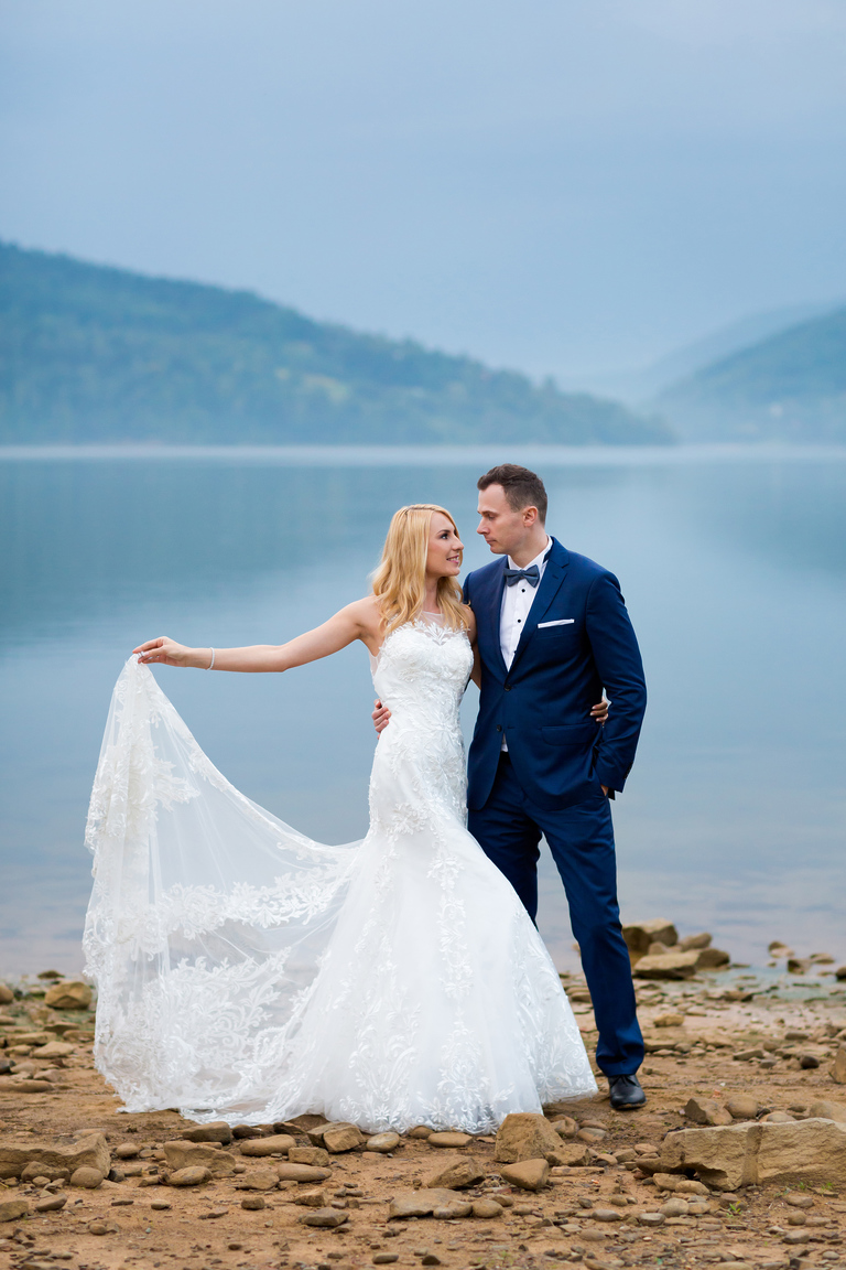 zdjecia slubne zywiec, romantyczny plener slubny, plener slubny beskidy, sesja slubna beskidy, fotograf slubny slask, fotografia slubna zywiec, fotograf slubny bielsko, sesja slubna nad jeziorem slask, fotografia slubna slask, zdjecia slubne slask, fotografia slubna katowice, zdjecia slubne katowice, romantyczna sesja slubna slask, zdjecia slubne bielsko, fotografia slubna bielsko, oryginalny plener slubny, oryginalna sesja slubna, www.magiaobrazu.com, Anna i Jacek Bieniek,