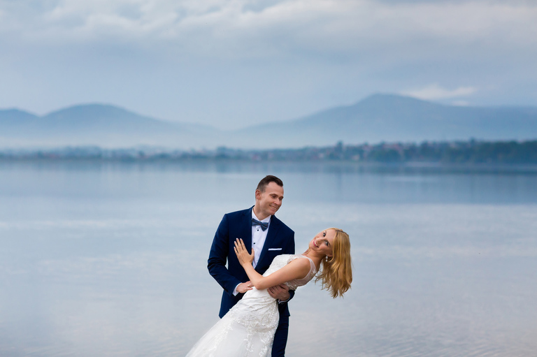 zdjecia slubne zywiec, romantyczny plener slubny, plener slubny beskidy, sesja slubna beskidy, fotograf slubny slask, fotografia slubna zywiec, fotograf slubny bielsko, sesja slubna nad jeziorem slask, fotografia slubna slask, zdjecia slubne slask, fotografia slubna katowice, zdjecia slubne katowice, romantyczna sesja slubna slask, zdjecia slubne bielsko, fotografia slubna bielsko, oryginalny plener slubny, oryginalna sesja slubna, www.magiaobrazu.com, Anna i Jacek Bieniek,