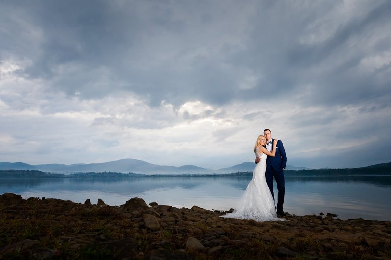 zdjecia slubne zywiec, romantyczny plener slubny, plener slubny beskidy, sesja slubna beskidy, fotograf slubny slask, fotografia slubna zywiec, fotograf slubny bielsko, sesja slubna nad jeziorem slask, fotografia slubna slask, zdjecia slubne slask, fotografia slubna katowice, zdjecia slubne katowice, romantyczna sesja slubna slask, zdjecia slubne bielsko, fotografia slubna bielsko, oryginalny plener slubny, oryginalna sesja slubna, www.magiaobrazu.com, Anna i Jacek Bieniek,