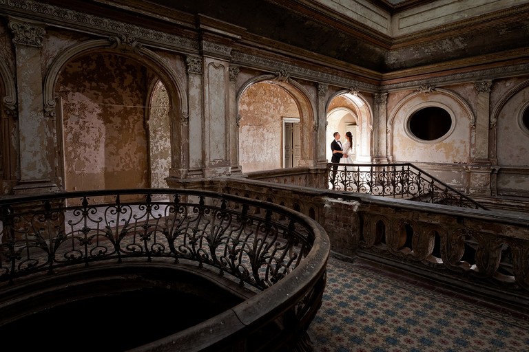 sesja slubna w palacu, plener slubny krowiarki, plener slubny w palacu w krowiarkach, sesja slubna krowiarki, klimatyczna sesja slubna w opuszczonym palacu krowiarki, fotografia slubna zory, zdjecia slubne zory, fotografia slubna rybnik, zdjecia slubne rybnik, fotograf slubny rybnik, zdjecia slubne jastrzebie, fotograf slubny jastrzebie zdroj, www.magiaobrazu.com, fotografia slubna, romantyczna sesja slubna, fotografia subna, fotograf slubny Krakow, fotografowie slubni, fotograf slask,dwoch fotografow na slub, Anna i Jacek Bieniek, zdjecia slubne slask,