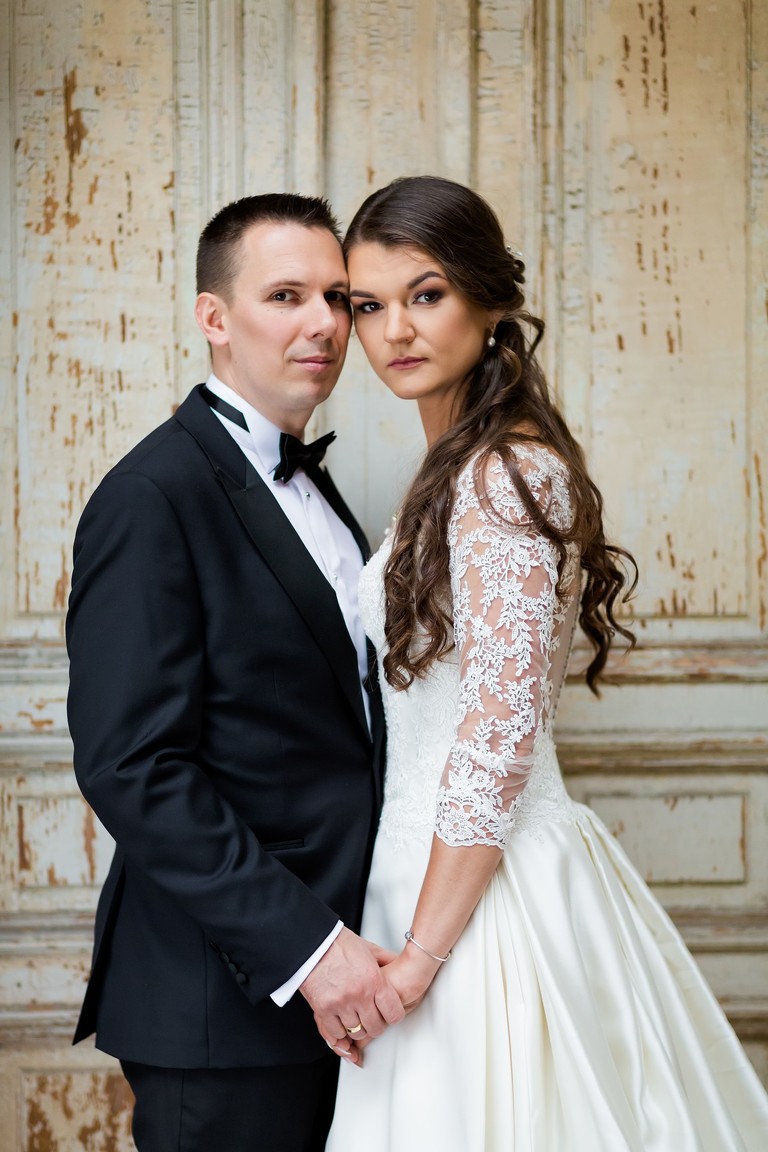 sesja slubna w palacu, plener slubny krowiarki, plener slubny w palacu w krowiarkach, sesja slubna krowiarki, klimatyczna sesja slubna w opuszczonym palacu krowiarki, fotografia slubna zory, zdjecia slubne zory, fotografia slubna rybnik, zdjecia slubne rybnik, fotograf slubny rybnik, zdjecia slubne jastrzebie, fotograf slubny jastrzebie zdroj, www.magiaobrazu.com, fotografia slubna, romantyczna sesja slubna, fotografia subna, fotograf slubny Krakow, fotografowie slubni, fotograf slask,dwoch fotografow na slub, Anna i Jacek Bieniek, zdjecia slubne slask,