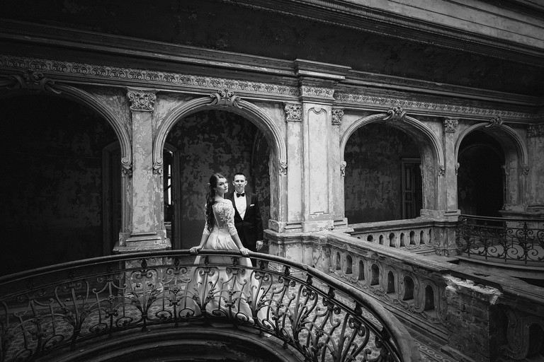 sesja slubna w palacu, plener slubny krowiarki, plener slubny w palacu w krowiarkach, sesja slubna krowiarki, klimatyczna sesja slubna w opuszczonym palacu krowiarki, fotografia slubna zory, zdjecia slubne zory, fotografia slubna rybnik, zdjecia slubne rybnik, fotograf slubny rybnik, zdjecia slubne jastrzebie, fotograf slubny jastrzebie zdroj, www.magiaobrazu.com, fotografia slubna, romantyczna sesja slubna, fotografia subna, fotograf slubny Krakow, fotografowie slubni, fotograf slask,dwoch fotografow na slub, Anna i Jacek Bieniek, zdjecia slubne slask,