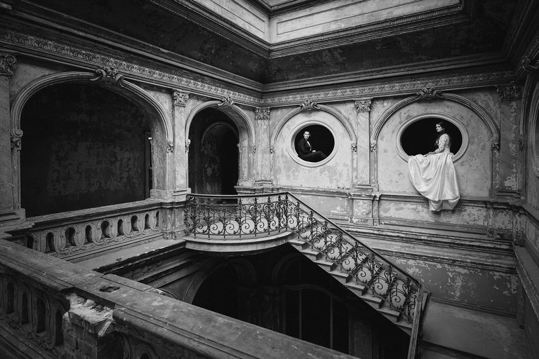 sesja slubna w palacu, plener slubny krowiarki, plener slubny w palacu w krowiarkach, sesja slubna krowiarki, klimatyczna sesja slubna w opuszczonym palacu krowiarki, fotografia slubna zory, zdjecia slubne zory, fotografia slubna rybnik, zdjecia slubne rybnik, fotograf slubny rybnik, zdjecia slubne jastrzebie, fotograf slubny jastrzebie zdroj, www.magiaobrazu.com, fotografia slubna, romantyczna sesja slubna, fotografia subna, fotograf slubny Krakow, fotografowie slubni, fotograf slask,dwoch fotografow na slub, Anna i Jacek Bieniek, zdjecia slubne slask,