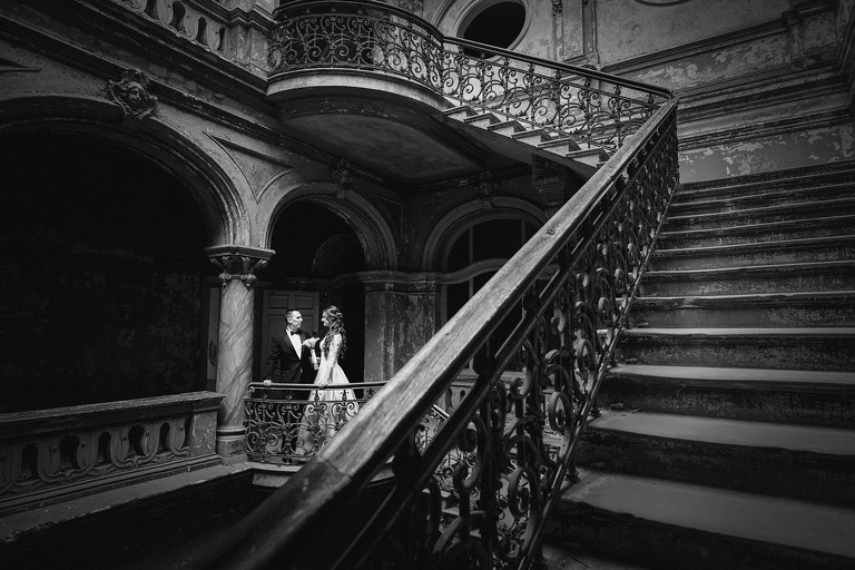 sesja slubna w palacu, plener slubny krowiarki, plener slubny w palacu w krowiarkach, sesja slubna krowiarki, klimatyczna sesja slubna w opuszczonym palacu krowiarki, fotografia slubna zory, zdjecia slubne zory, fotografia slubna rybnik, zdjecia slubne rybnik, fotograf slubny rybnik, zdjecia slubne jastrzebie, fotograf slubny jastrzebie zdroj, www.magiaobrazu.com, fotografia slubna, romantyczna sesja slubna, fotografia subna, fotograf slubny Krakow, fotografowie slubni, fotograf slask,dwoch fotografow na slub, Anna i Jacek Bieniek, zdjecia slubne slask,