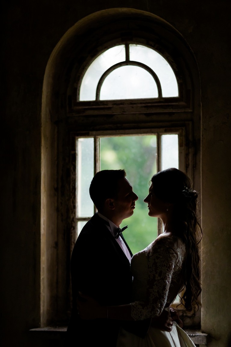 sesja slubna w palacu, plener slubny krowiarki, plener slubny w palacu w krowiarkach, sesja slubna krowiarki, klimatyczna sesja slubna w opuszczonym palacu krowiarki, fotografia slubna zory, zdjecia slubne zory, fotografia slubna rybnik, zdjecia slubne rybnik, fotograf slubny rybnik, zdjecia slubne jastrzebie, fotograf slubny jastrzebie zdroj, www.magiaobrazu.com, fotografia slubna, romantyczna sesja slubna, fotografia subna, fotograf slubny Krakow, fotografowie slubni, fotograf slask,dwoch fotografow na slub, Anna i Jacek Bieniek, zdjecia slubne slask,