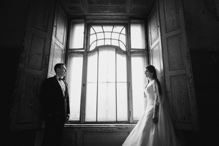 sesja slubna w palacu, plener slubny krowiarki, plener slubny w palacu w krowiarkach, sesja slubna krowiarki, klimatyczna sesja slubna w opuszczonym palacu krowiarki, fotografia slubna zory, zdjecia slubne zory, fotografia slubna rybnik, zdjecia slubne rybnik, fotograf slubny rybnik, zdjecia slubne jastrzebie, fotograf slubny jastrzebie zdroj, www.magiaobrazu.com, fotografia slubna, romantyczna sesja slubna, fotografia subna, fotograf slubny Krakow, fotografowie slubni, fotograf slask,dwoch fotografow na slub, Anna i Jacek Bieniek, zdjecia slubne slask,