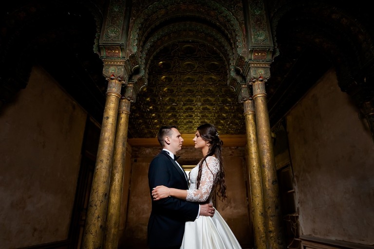 sesja slubna w palacu, plener slubny krowiarki, plener slubny w palacu w krowiarkach, sesja slubna krowiarki, klimatyczna sesja slubna w opuszczonym palacu krowiarki, fotografia slubna zory, zdjecia slubne zory, fotografia slubna rybnik, zdjecia slubne rybnik, fotograf slubny rybnik, zdjecia slubne jastrzebie, fotograf slubny jastrzebie zdroj, www.magiaobrazu.com, fotografia slubna, romantyczna sesja slubna, fotografia subna, fotograf slubny Krakow, fotografowie slubni, fotograf slask,dwoch fotografow na slub, Anna i Jacek Bieniek, zdjecia slubne slask,