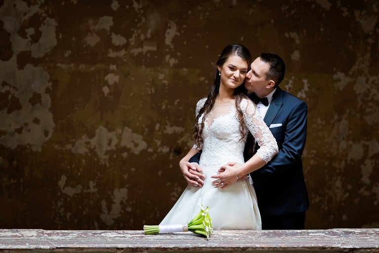 sesja slubna w palacu, plener slubny krowiarki, plener slubny w palacu w krowiarkach, sesja slubna krowiarki, klimatyczna sesja slubna w opuszczonym palacu krowiarki, fotografia slubna zory, zdjecia slubne zory, fotografia slubna rybnik, zdjecia slubne rybnik, fotograf slubny rybnik, zdjecia slubne jastrzebie, fotograf slubny jastrzebie zdroj, www.magiaobrazu.com, fotografia slubna, romantyczna sesja slubna, fotografia subna, fotograf slubny Krakow, fotografowie slubni, fotograf slask,dwoch fotografow na slub, Anna i Jacek Bieniek, zdjecia slubne slask,