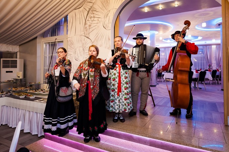 fotografia slubna szczyrk, zdjecia slubne szczyrk, slub w kosciele na gorce w szczyrku, wesele w hotelu alpin szczyrk, hotel alpin szczyrk, kosciol na gorce szczyrk, wesele w alpinie, fotograf slubny zakopane, zdjecia slubne zakopane, fotografia slubna zakopane, zdjecia slubne bielsko, fotograf slubny bielsko, fotografia slubna cieszyn, www.magiaobrazu.com, zdjecia slubne bielsko, fotografia slubna slask, zdjecia slubne zywiec, zdjecia slubne cieszyn, dwoch fotografow na slub, zdjecia slubne slask,