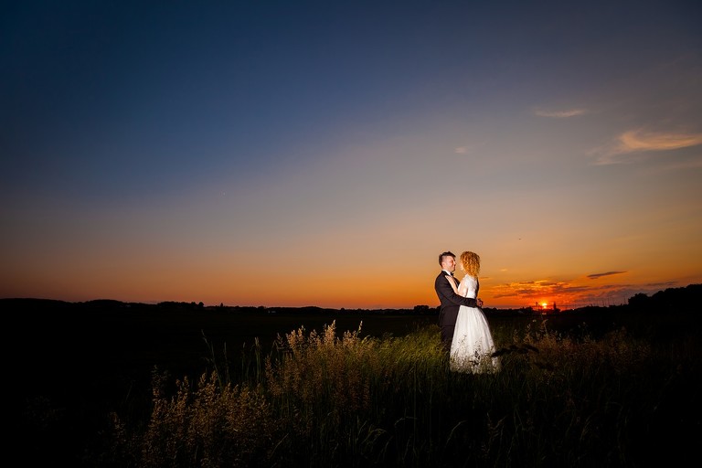 fotografia slubna slask, zdjecia slubne zory, fotograf slubny zory, zdjecia slubne slask, wesele paradise w zorach, slub w kosciele w orzeszu, zdjecia slubne katowice, dwoch fotografow na slub, fotografia slubna krakow, plener slubny na lotnisku, sesja slubna lotnisko