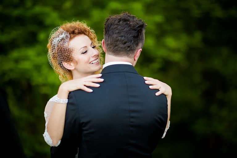 fotografia slubna slask, zdjecia slubne zory, fotograf slubny zory, zdjecia slubne slask, wesele paradise w zorach, slub w kosciele w orzeszu, zdjecia slubne katowice, dwoch fotografow na slub, fotografia slubna krakow, plener slubny na lotnisku, sesja slubna lotnisko