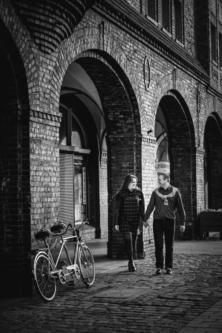 sesja narzeczenska nikiszowiec, sesja z tandemem, plener z tandemem, sesja narzeczenska na tandemie, miejska sesja narzeczenska, miejski plener narzeczenski, sesja zareczynowa slask, zdjecia zareczynowe slask, www.magiaobrazu.com, fotografia slubna śląsk, fotograf slubny krakow, zdjecia przedslubne slask, fotografia slubna slask, romantyczna sesja narzeczenska, engagement session, prewedding photosession,