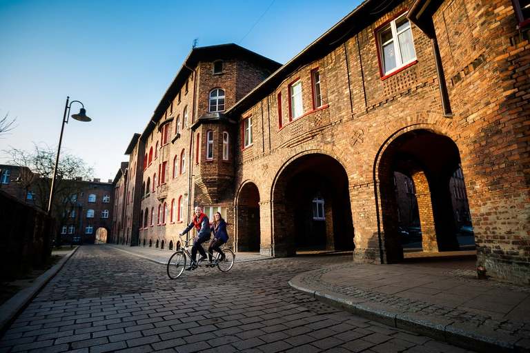 sesja narzeczenska nikiszowiec, sesja z tandemem, plener z tandemem, sesja narzeczenska na tandemie, miejska sesja narzeczenska, miejski plener narzeczenski, sesja zareczynowa slask, zdjecia zareczynowe slask, www.magiaobrazu.com, fotografia slubna śląsk, fotograf slubny krakow, zdjecia przedslubne slask, fotografia slubna slask, romantyczna sesja narzeczenska, engagement session, prewedding photosession,