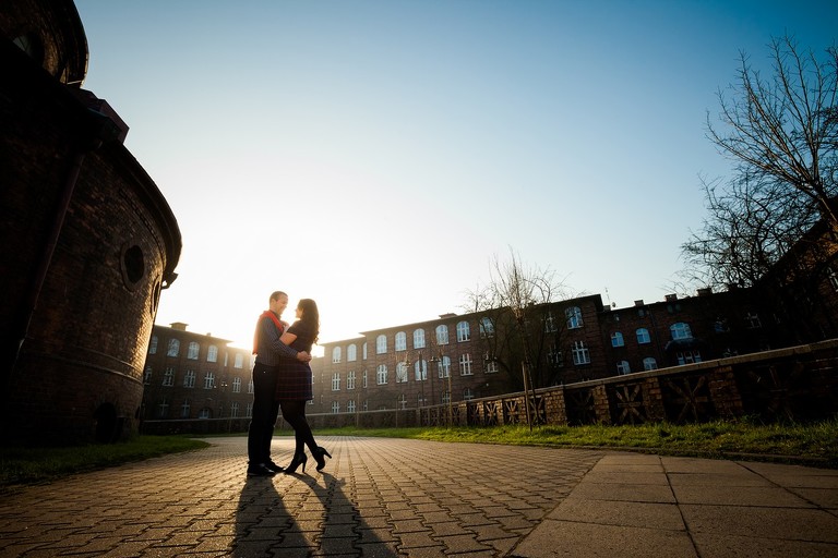 sesja narzeczenska nikiszowiec, sesja z tandemem, plener z tandemem, sesja narzeczenska na tandemie, miejska sesja narzeczenska, miejski plener narzeczenski, sesja zareczynowa slask, zdjecia zareczynowe slask, www.magiaobrazu.com, fotografia slubna śląsk, fotograf slubny krakow, zdjecia przedslubne slask, fotografia slubna slask, romantyczna sesja narzeczenska, engagement session, prewedding photosession,