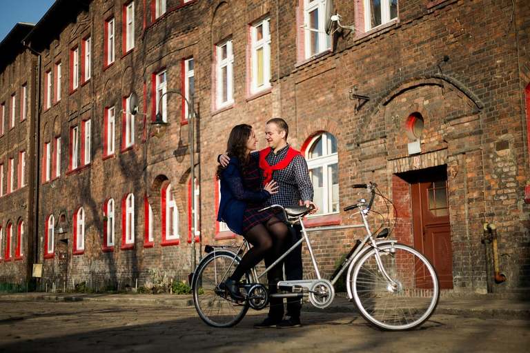 sesja narzeczenska nikiszowiec, sesja z tandemem, plener z tandemem, sesja narzeczenska na tandemie, miejska sesja narzeczenska, miejski plener narzeczenski, sesja zareczynowa slask, zdjecia zareczynowe slask, www.magiaobrazu.com, fotografia slubna śląsk, fotograf slubny krakow, zdjecia przedslubne slask, fotografia slubna slask, romantyczna sesja narzeczenska, engagement session, prewedding photosession,