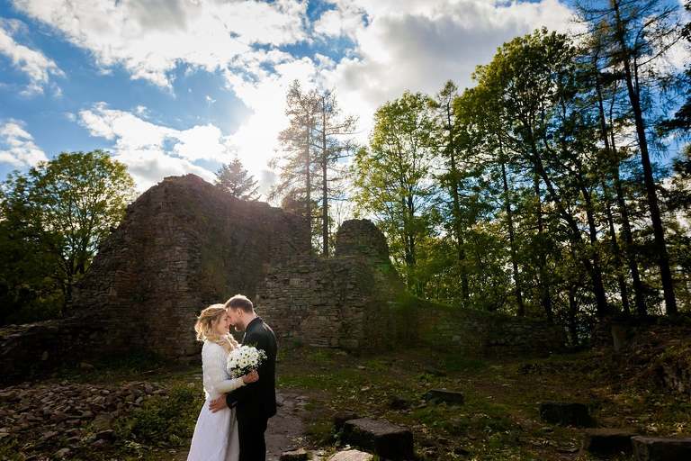 plener slubny lanckorona, sesja slubna lanckorona, sesja slubna w gorach, plener slubny w gorach, sesja slubna w beskidach, plener slubny beskidy, zdjecia slubne zywiec, fotografia slubna slask, zdjecia slubne slask, romantyczny plener slubny, fotograf slubny bielsko, plener slubny w lesie slask, sesja slubna w lesie slask, plener slubny las slask, fotografia slubna slask, zdjecia slubne slask, fotografia slubna katowice, zdjecia slubne katowice, romantyczna sesja slubna slask, zdjecia slubne bielsko, fotografia slubna bielsko, oryginalny plener slubny, oryginalna sesja slubna, www.magiaobrazu.com, Anna i Jacek Bieniek,