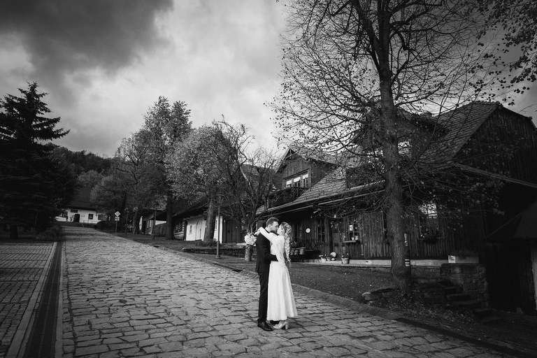 plener slubny lanckorona, sesja slubna lanckorona, sesja slubna w gorach, plener slubny w gorach, sesja slubna w beskidach, plener slubny beskidy, zdjecia slubne zywiec, fotografia slubna slask, zdjecia slubne slask, romantyczny plener slubny, fotograf slubny bielsko, plener slubny w lesie slask, sesja slubna w lesie slask, plener slubny las slask, fotografia slubna slask, zdjecia slubne slask, fotografia slubna katowice, zdjecia slubne katowice, romantyczna sesja slubna slask, zdjecia slubne bielsko, fotografia slubna bielsko, oryginalny plener slubny, oryginalna sesja slubna, www.magiaobrazu.com, Anna i Jacek Bieniek,