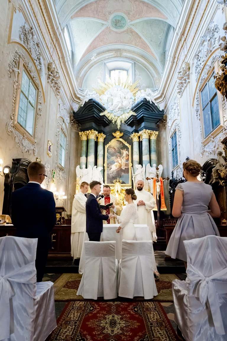 fotografia slubna, fotografia slubna krakow, zdjecia slubne krakow, fotograf slubny krakow, fotograf na wesele krakow, slub w kosciele na skalce w krakowie, kosciol na skalce krakow, wesele w witkowej chacie, hotel witek krakow, witkowa chata, wiosenny slub krakow, zdjecia slubne slask, fotografowie slubni krakow, dwoch fotografow na slub, najpiekniejsze zdjecia slubne, najlepsze zdjecia slubne, zdjecia slubne bielsko, fotograf slubny bielsko, www.magiaobrazu.com, zdjecia slubne bielsko, fotografia slubna slask, fotograf cieszyn, zdjecia slubne cieszyn