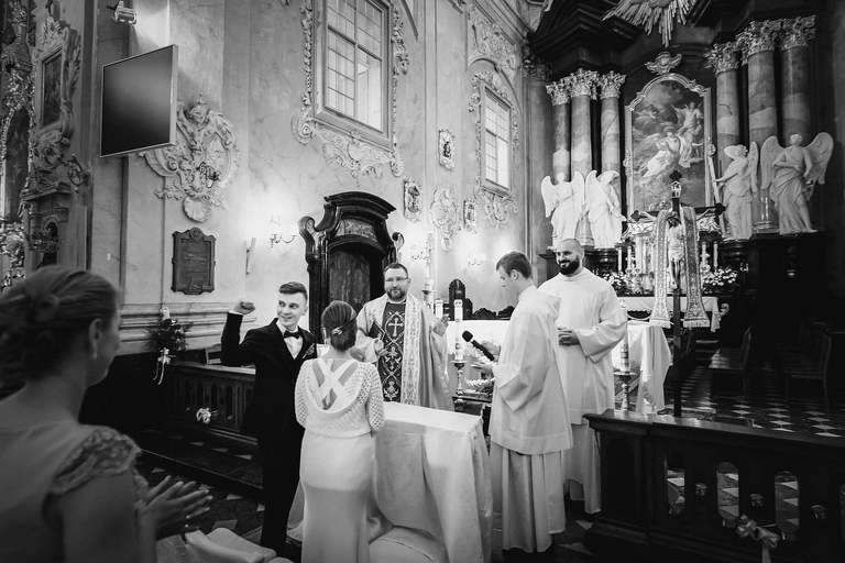 fotografia slubna, fotografia slubna krakow, zdjecia slubne krakow, fotograf slubny krakow, fotograf na wesele krakow, slub w kosciele na skalce w krakowie, kosciol na skalce krakow, wesele w witkowej chacie, hotel witek krakow, witkowa chata, wiosenny slub krakow, zdjecia slubne slask, fotografowie slubni krakow, dwoch fotografow na slub, najpiekniejsze zdjecia slubne, najlepsze zdjecia slubne, zdjecia slubne bielsko, fotograf slubny bielsko, www.magiaobrazu.com, zdjecia slubne bielsko, fotografia slubna slask, fotograf cieszyn, zdjecia slubne cieszyn