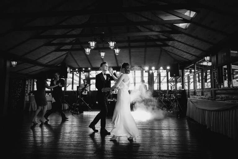 fotografia slubna, fotografia slubna krakow, zdjecia slubne krakow, fotograf slubny krakow, fotograf na wesele krakow, slub w kosciele na skalce w krakowie, kosciol na skalce krakow, wesele w witkowej chacie, hotel witek krakow, witkowa chata, wiosenny slub krakow, zdjecia slubne slask, fotografowie slubni krakow, dwoch fotografow na slub, najpiekniejsze zdjecia slubne, najlepsze zdjecia slubne, zdjecia slubne bielsko, fotograf slubny bielsko, www.magiaobrazu.com, zdjecia slubne bielsko, fotografia slubna slask, fotograf cieszyn, zdjecia slubne cieszyn