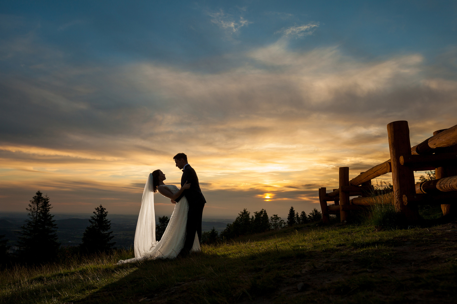 sesja slubna w gorach, plener slubny w gorach, sesja slubna beskidy, plener slubny w beskidach, fotografia slubna bielsko, zdjecia slubne na rownicy, fotografia slubna ustron, plener slubny slask, zdjecia slubne bielsko, fotografia slubna bielsko, jesienny plener slubny, jesienna sesja slubna, fotografia slubna zywiec, zdjecia slubne zywiec, fotografia slubna slask, fotografia slubna katowice, zdjecia slubne katowice, fotograf slubny katowice, zdjecia slubne bielsko, fotograf slubny bielsko, zdjecia slubne slask, dwoch fotografow na slub, fotografia slubna krakow, zdjecia slubne zywiec, fotografia slubna zywiec