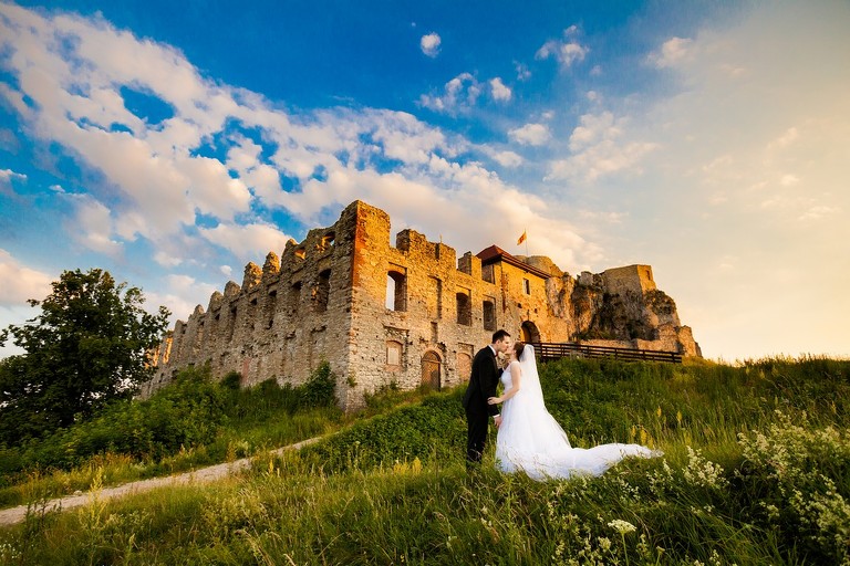 sesja slubna na pustyni, plener slubny pustynia, sesja slubna na zamku, plener slubny zamek, zamkowy plener slubny, sesja slubna na jurze, plener na zamku, fotografia slubna slask, zdjecia slubne brzeszcze, fotograf slubny brzeszcze, zdjecia slubne slask, zdjecia slubne katowice, dwoch fotografow na slub, fotografia slubna krakow,