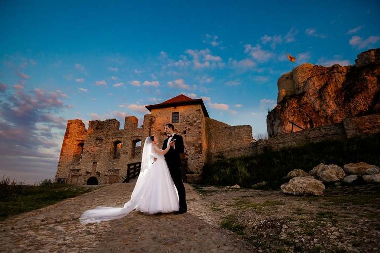 sesja slubna na pustyni, plener slubny pustynia, sesja slubna na zamku, plener slubny zamek, zamkowy plener slubny, sesja slubna na jurze, plener na zamku, fotografia slubna slask, zdjecia slubne brzeszcze, fotograf slubny brzeszcze, zdjecia slubne slask, zdjecia slubne katowice, dwoch fotografow na slub, fotografia slubna krakow,