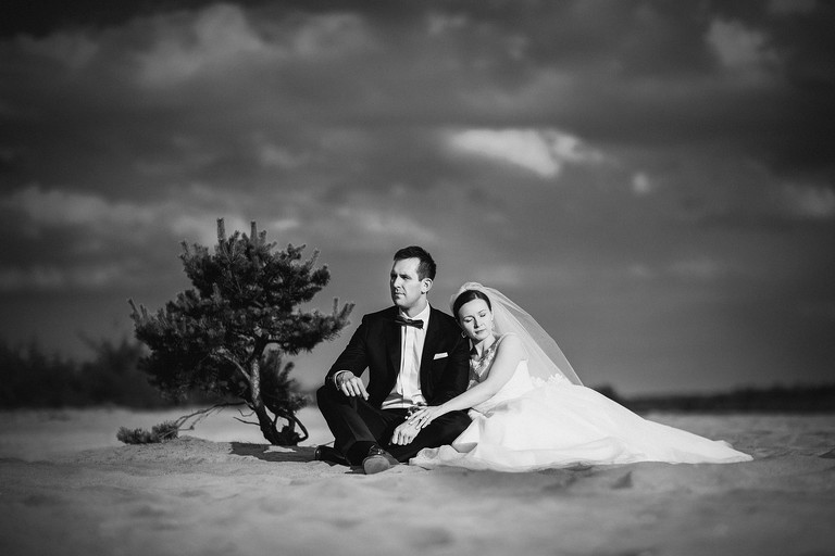 sesja slubna na pustyni, plener slubny pustynia, sesja slubna na zamku, plener slubny zamek, zamkowy plener slubny, sesja slubna na jurze, plener na zamku, fotografia slubna slask, zdjecia slubne brzeszcze, fotograf slubny brzeszcze, zdjecia slubne slask, zdjecia slubne katowice, dwoch fotografow na slub, fotografia slubna krakow,