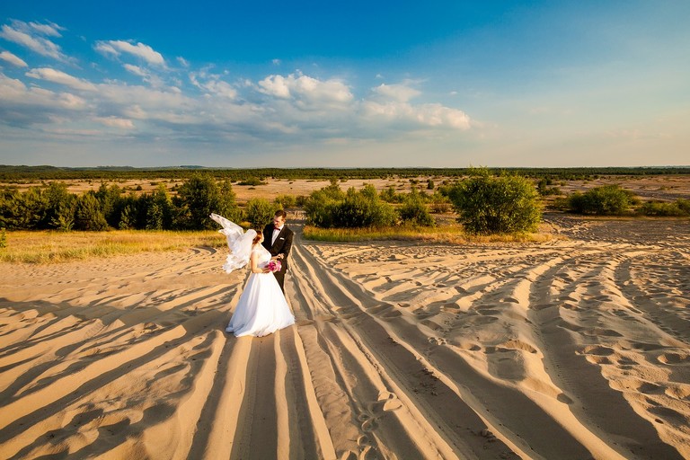 sesja slubna na pustyni, plener slubny pustynia, sesja slubna na zamku, plener slubny zamek, zamkowy plener slubny, sesja slubna na jurze, plener na zamku, fotografia slubna slask, zdjecia slubne brzeszcze, fotograf slubny brzeszcze, zdjecia slubne slask, zdjecia slubne katowice, dwoch fotografow na slub, fotografia slubna krakow,