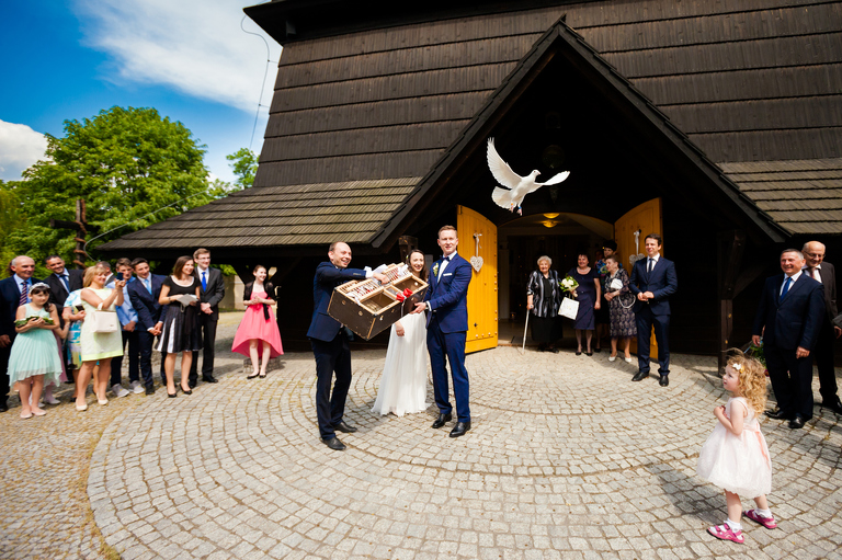 fotografia slubna opolskie, fotografia slubna opole, zdjecia slubne opole, fotograf slubny tychy, zdjecia slubne slask, fotografia slubna slask, slub w kosciele sw anny w czarnowasach, wesele w turawie, wesele w hotelu zaciesze turawa, hotel zacisze, fotograf slubny bielsko, zdjecia slubne katowice, dwoch fotografow na slub, fotografia slubna krakow, fotograf slubny katowice, magia obrazu, fotograf slubny slask, najlepszy fotograf na slub,