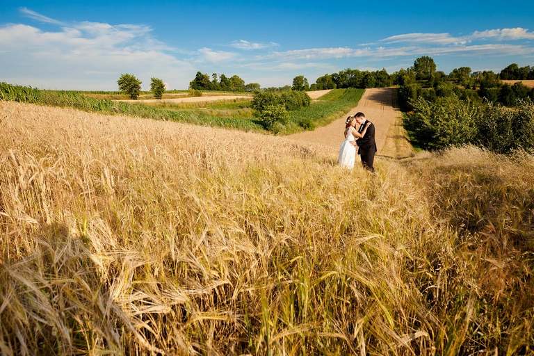 wiosenna sesja slubna, wiosenny plener slubny, sesja slubna w lawendzie, plener slubny na polu lawendy, sesja slubna w zbozu, plener slubny zboze, fotografia slubna krakow, zdjecia slubne krakow, plener slubny w lesie, www.magiaobrazu.com, fotografia slubna, romantyczna sesja slubna, fotografia ślubna, piekny plener slubny, piekna sesja slubna, fotograf ślubny Kraków, fotografowie ślubni, fotograf slask,dwóch fotografów na ślub, Anna i Jacek Bieniek, zdjęcia ślubne śląsk,