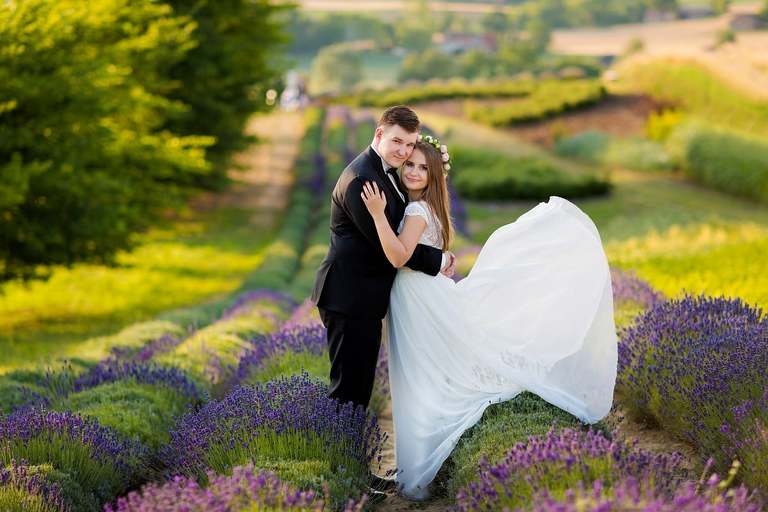 wiosenna sesja slubna, wiosenny plener slubny, sesja slubna w lawendzie, plener slubny na polu lawendy, sesja slubna w zbozu, plener slubny zboze, fotografia slubna krakow, zdjecia slubne krakow, plener slubny w lesie, www.magiaobrazu.com, fotografia slubna, romantyczna sesja slubna, fotografia ślubna, piekny plener slubny, piekna sesja slubna, fotograf ślubny Kraków, fotografowie ślubni, fotograf slask,dwóch fotografów na ślub, Anna i Jacek Bieniek, zdjęcia ślubne śląsk,