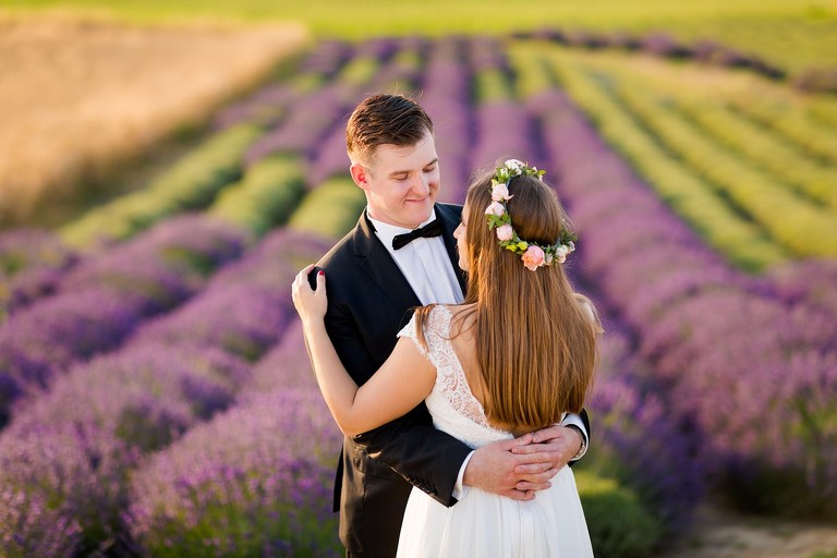 wiosenna sesja slubna, wiosenny plener slubny, sesja slubna w lawendzie, plener slubny na polu lawendy, sesja slubna w zbozu, plener slubny zboze, fotografia slubna krakow, zdjecia slubne krakow, plener slubny w lesie, www.magiaobrazu.com, fotografia slubna, romantyczna sesja slubna, fotografia ślubna, piekny plener slubny, piekna sesja slubna, fotograf ślubny Kraków, fotografowie ślubni, fotograf slask,dwóch fotografów na ślub, Anna i Jacek Bieniek, zdjęcia ślubne śląsk,