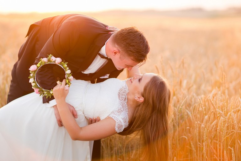 wiosenna sesja slubna, wiosenny plener slubny, sesja slubna w lawendzie, plener slubny na polu lawendy, sesja slubna w zbozu, plener slubny zboze, fotografia slubna krakow, zdjecia slubne krakow, plener slubny w lesie, www.magiaobrazu.com, fotografia slubna, romantyczna sesja slubna, fotografia ślubna, piekny plener slubny, piekna sesja slubna, fotograf ślubny Kraków, fotografowie ślubni, fotograf slask,dwóch fotografów na ślub, Anna i Jacek Bieniek, zdjęcia ślubne śląsk,