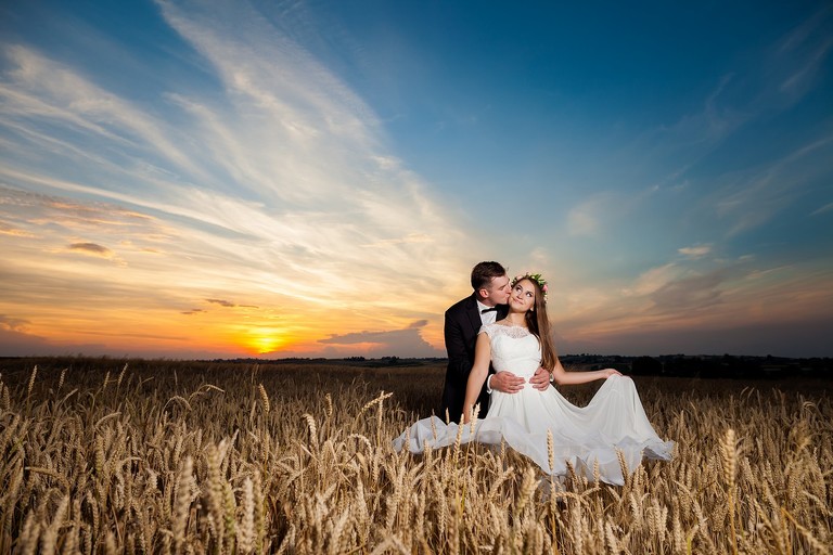 wiosenna sesja slubna, wiosenny plener slubny, sesja slubna w lawendzie, plener slubny na polu lawendy, sesja slubna w zbozu, plener slubny zboze, fotografia slubna krakow, zdjecia slubne krakow, plener slubny w lesie, www.magiaobrazu.com, fotografia slubna, romantyczna sesja slubna, fotografia ślubna, piekny plener slubny, piekna sesja slubna, fotograf ślubny Kraków, fotografowie ślubni, fotograf slask,dwóch fotografów na ślub, Anna i Jacek Bieniek, zdjęcia ślubne śląsk,