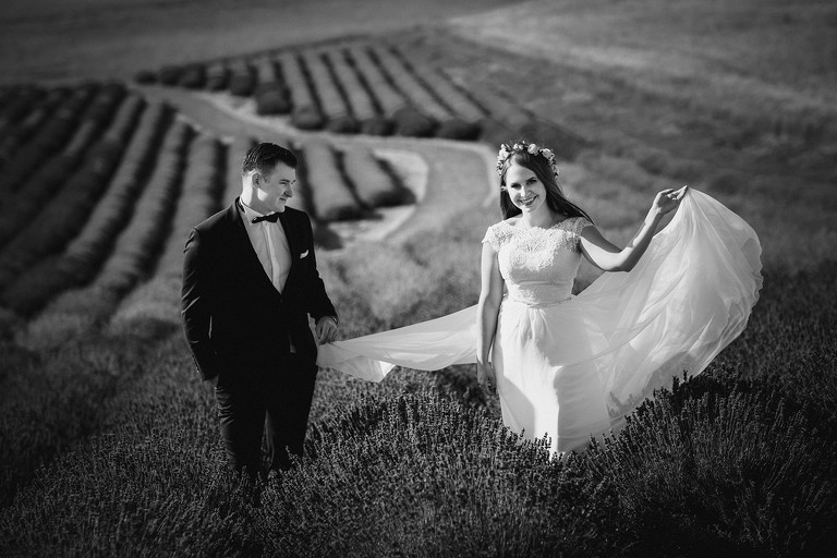 wiosenna sesja slubna, wiosenny plener slubny, sesja slubna w lawendzie, plener slubny na polu lawendy, sesja slubna w zbozu, plener slubny zboze, fotografia slubna krakow, zdjecia slubne krakow, plener slubny w lesie, www.magiaobrazu.com, fotografia slubna, romantyczna sesja slubna, fotografia ślubna, piekny plener slubny, piekna sesja slubna, fotograf ślubny Kraków, fotografowie ślubni, fotograf slask,dwóch fotografów na ślub, Anna i Jacek Bieniek, zdjęcia ślubne śląsk,