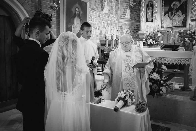 fotografia slubna, fotografia slubna krakow, zdjecia slubne oswiecim, zdjecia slubne krakow, fotograf slubny krakow, fotograf na wesele krakow, slub w kosciele w zalasiu, slub zalas, wesele Kasztel Kajasowka w Rybnej, wesele w Kajasowce Rybna, zdjecia slubne bielsko, fotograf slubny bielsko, www.magiaobrazu.com, zdjecia slubne bielsko, fotografia slubna slask, fotograf cieszyn, zdjecia slubne cieszyn, fotografia slubna oswiecin