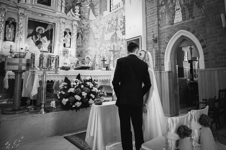 fotografia slubna, fotografia slubna krakow, zdjecia slubne oswiecim, zdjecia slubne krakow, fotograf slubny krakow, fotograf na wesele krakow, slub w kosciele w zalasiu, slub zalas, wesele Kasztel Kajasowka w Rybnej, wesele w Kajasowce Rybna, zdjecia slubne bielsko, fotograf slubny bielsko, www.magiaobrazu.com, zdjecia slubne bielsko, fotografia slubna slask, fotograf cieszyn, zdjecia slubne cieszyn, fotografia slubna oswiecin