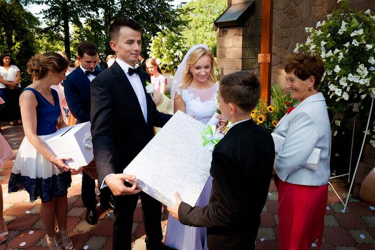 fotografia slubna, fotografia slubna krakow, zdjecia slubne oswiecim, zdjecia slubne krakow, fotograf slubny krakow, fotograf na wesele krakow, slub w kosciele w zalasiu, slub zalas, wesele Kasztel Kajasowka w Rybnej, wesele w Kajasowce Rybna, zdjecia slubne bielsko, fotograf slubny bielsko, www.magiaobrazu.com, zdjecia slubne bielsko, fotografia slubna slask, fotograf cieszyn, zdjecia slubne cieszyn, fotografia slubna oswiecin