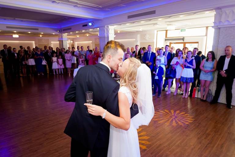 fotografia slubna, fotografia slubna krakow, zdjecia slubne oswiecim, zdjecia slubne krakow, fotograf slubny krakow, fotograf na wesele krakow, slub w kosciele w zalasiu, slub zalas, wesele Kasztel Kajasowka w Rybnej, wesele w Kajasowce Rybna, zdjecia slubne bielsko, fotograf slubny bielsko, www.magiaobrazu.com, zdjecia slubne bielsko, fotografia slubna slask, fotograf cieszyn, zdjecia slubne cieszyn, fotografia slubna oswiecin