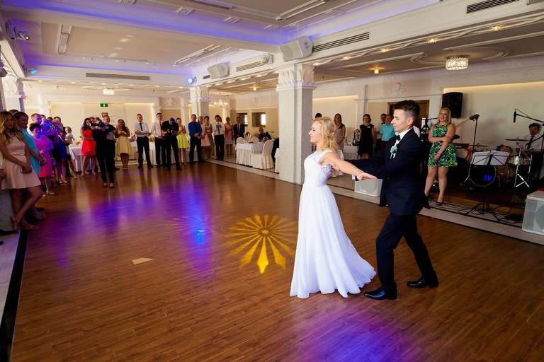 fotografia slubna, fotografia slubna krakow, zdjecia slubne oswiecim, zdjecia slubne krakow, fotograf slubny krakow, fotograf na wesele krakow, slub w kosciele w zalasiu, slub zalas, wesele Kasztel Kajasowka w Rybnej, wesele w Kajasowce Rybna, zdjecia slubne bielsko, fotograf slubny bielsko, www.magiaobrazu.com, zdjecia slubne bielsko, fotografia slubna slask, fotograf cieszyn, zdjecia slubne cieszyn, fotografia slubna oswiecin