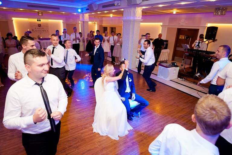 fotografia slubna, fotografia slubna krakow, zdjecia slubne oswiecim, zdjecia slubne krakow, fotograf slubny krakow, fotograf na wesele krakow, slub w kosciele w zalasiu, slub zalas, wesele Kasztel Kajasowka w Rybnej, wesele w Kajasowce Rybna, zdjecia slubne bielsko, fotograf slubny bielsko, www.magiaobrazu.com, zdjecia slubne bielsko, fotografia slubna slask, fotograf cieszyn, zdjecia slubne cieszyn, fotografia slubna oswiecin