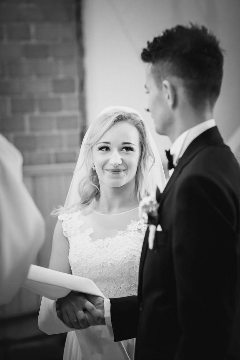 fotografia slubna, fotografia slubna krakow, zdjecia slubne oswiecim, zdjecia slubne krakow, fotograf slubny krakow, fotograf na wesele krakow, slub w kosciele w zalasiu, slub zalas, wesele Kasztel Kajasowka w Rybnej, wesele w Kajasowce Rybna, zdjecia slubne bielsko, fotograf slubny bielsko, www.magiaobrazu.com, zdjecia slubne bielsko, fotografia slubna slask, fotograf cieszyn, zdjecia slubne cieszyn, fotografia slubna oswiecin