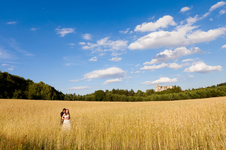 plener slubny na jurze, sesja slubna na jurze, plener slubny skalki slask, sesja slubna na skalkach slask, fotografia slubna slask, zdjecia slubne slask, fotografia slubna katowice, zdjecia slubne katowice, romantyczna sesja slubna slask, fotografia slubna czestochowa, zdjecia slubne zawiercie, zdjecia slubne bielsko, fotografia slubna bielsko, oryginalny plener slubny, oryginalna sesja slubna, sesja slubna z autem, www.magiaobrazu.com, Anna i Jacek Bieniek,