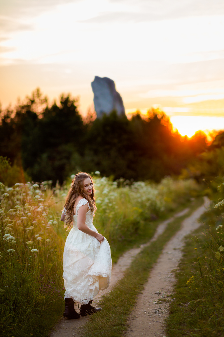 plener slubny na jurze, sesja slubna na jurze, plener slubny skalki slask, sesja slubna na skalkach slask, fotografia slubna slask, zdjecia slubne slask, fotografia slubna katowice, zdjecia slubne katowice, romantyczna sesja slubna slask, fotografia slubna czestochowa, zdjecia slubne zawiercie, zdjecia slubne bielsko, fotografia slubna bielsko, oryginalny plener slubny, oryginalna sesja slubna, sesja slubna z autem, www.magiaobrazu.com, Anna i Jacek Bieniek,