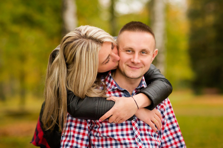 sesje par pszczyna, sesja rocznicowa pary pszczyna, fotografia rodzinna pszczyna, sesje rodzinne pszczyna, plener rocznicowy pszczyna, sesja z okazji rocznicy slubu, sesja narzeczenska katowice, miejska sesja sesja zareczynowa slask, sesja narzeczenska pszczyna, zdjecia zareczynowe slask, www.magiaobrazu.com, fotografia slubna slask, fotograf slubny krakow, zdjecia przedslubne slask, fotografia slubna slask, romantyczna sesja narzeczenska, engagement session, prewedding photosession,